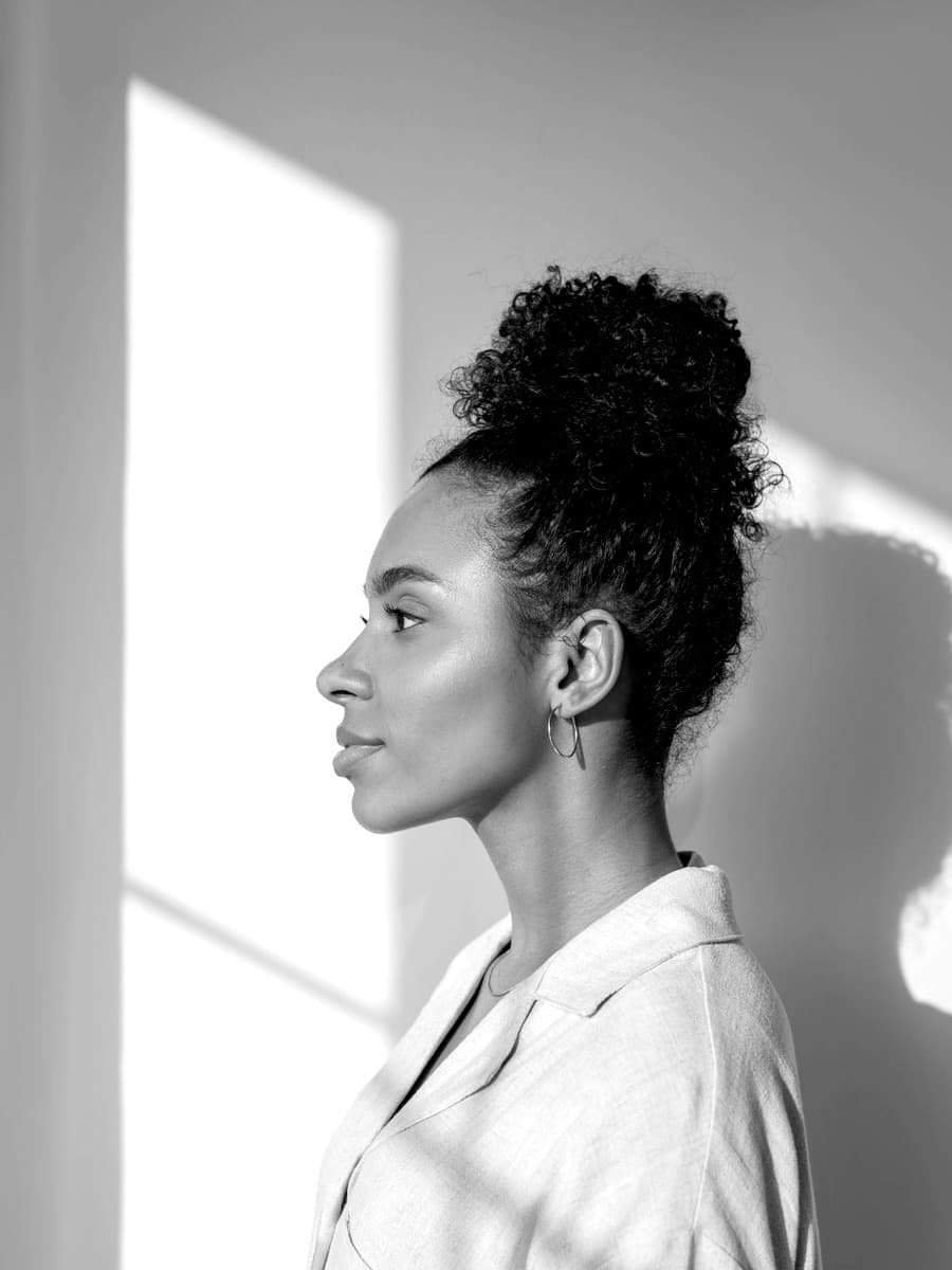 Editorial side profile portrait of Dr. Sofia Hartmann